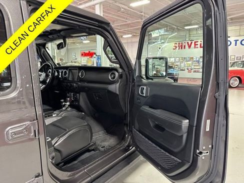 Used 2019 Jeep Wrangler Unlimited Sahara w/ Quick Order Package 24M Moab AWD/4WD image 40