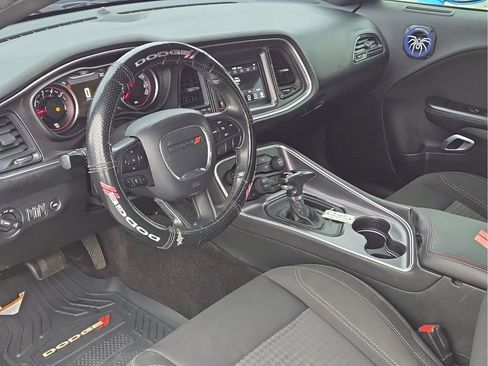 Used 2018 Dodge Challenger R/T image 18