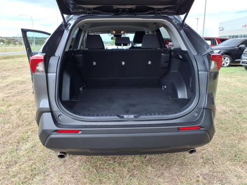 Used 2019 Toyota RAV4 LE FWD image 19