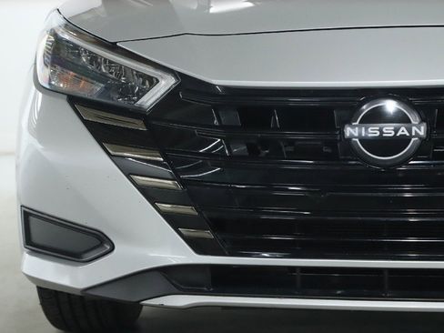 Used 2024 Nissan Versa SR image 7