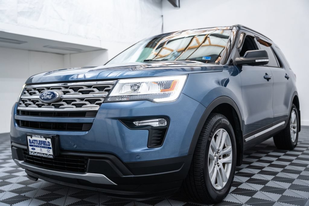 Used 2018 Ford Explorer XLT w/ Equipment Group 202A AWD/4WD image 3