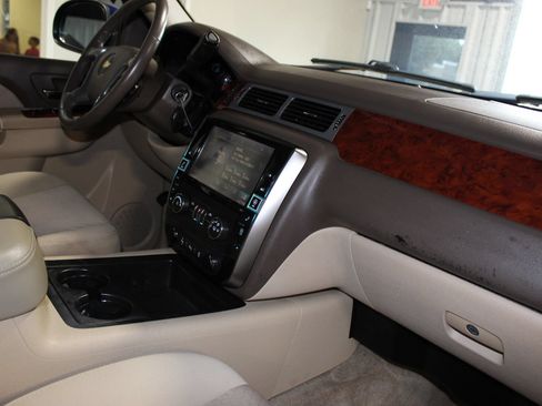 Used 2013 Chevrolet Avalanche LS RWD image 29