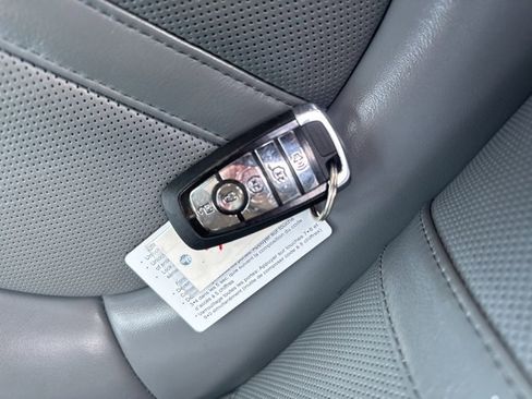 Used 2021 Lincoln Nautilus Reserve w/ Equipment Group 201A image 6