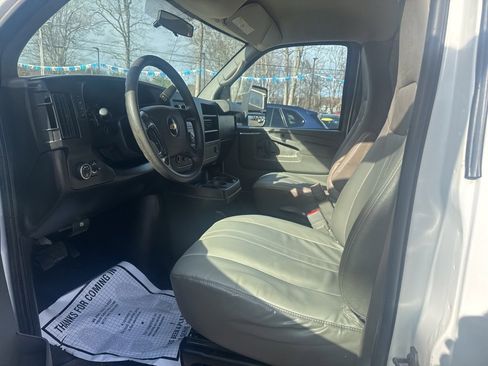 Used 2014 Chevrolet Express 3500 image 26