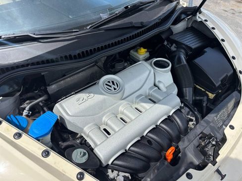 Used 2009 Volkswagen Beetle S image 22