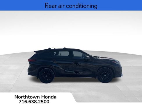 Used 2023 Toyota Highlander L image 3