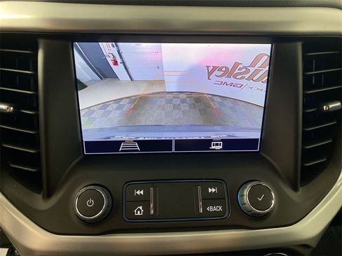 Used 2023 GMC Acadia SLE w/ Driver Convenience Package image 17