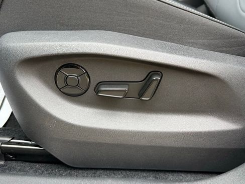 New 2026 Volkswagen Tiguan SE R-Line AWD/4WD image 24