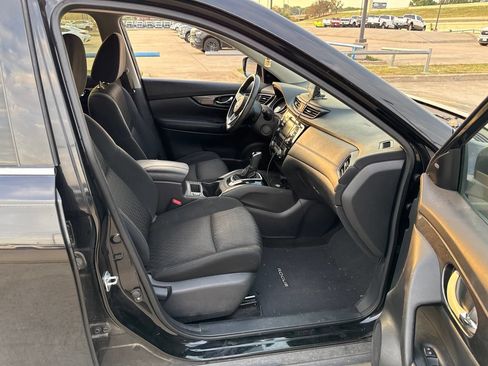 Used 2017 Nissan Rogue SV FWD image 13