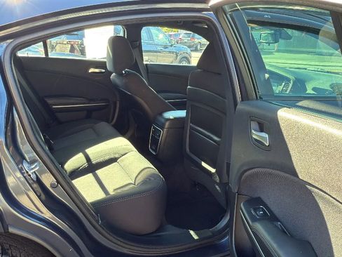 Used 2017 Dodge Charger SE image 25
