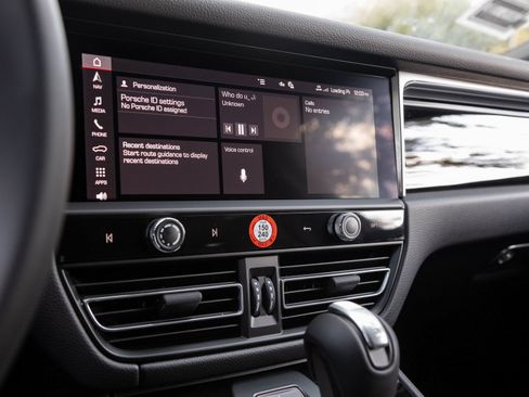Certified 2026 Porsche Macan AWD/4WD image 25