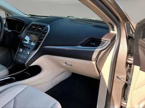 Used 2019 Lincoln MKC Premiere FWD image 24