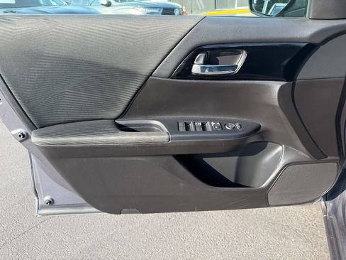 Used 2017 Honda Accord LX image 12