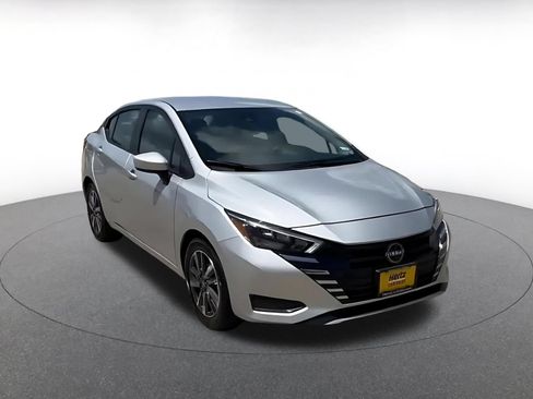 Used 2025 Nissan Versa SV FWD image 3