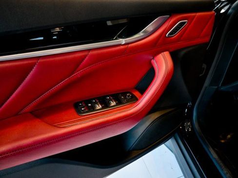 Used 2020 Maserati Levante image 17