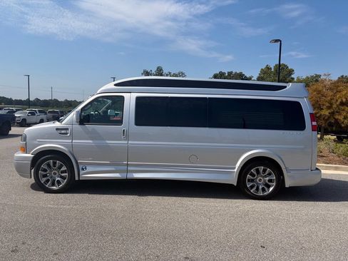 Used 2025 GMC Savana 2500 Extended w/ Driver Convenience Package RWD image 3