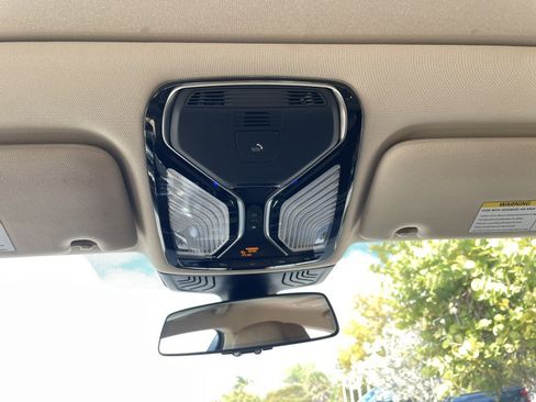 Used 2022 BMW 750i xDrive image 25