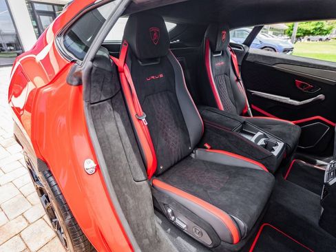 Used 2024 Lamborghini Urus Performante AWD/4WD image 45