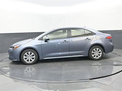 Used 2025 Toyota Corolla LE image 7