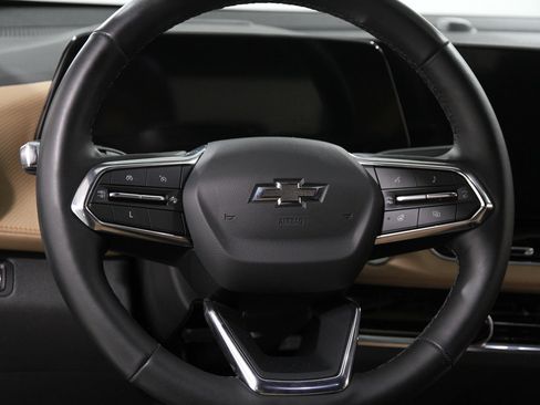 Used 2025 Chevrolet Equinox ACTIV w/ Safety and Technology Package image 7