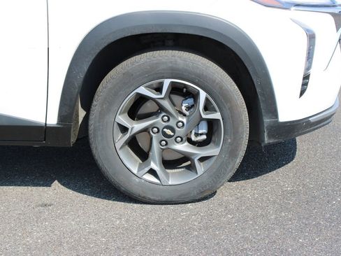Used 2025 Chevrolet Trax LT image 12