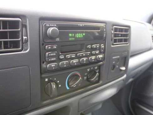 Used 2001 Ford F550 2WD Regular Cab Super Duty image 21