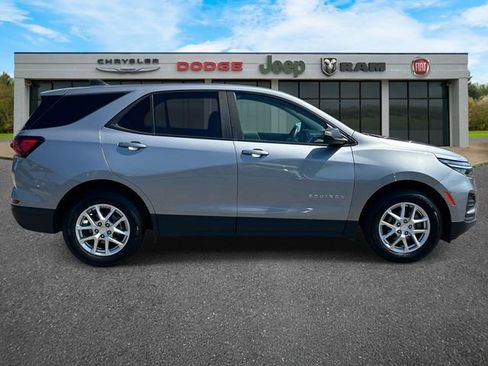 Used 2024 Chevrolet Equinox LS w/ LS Convenience Package FWD image 29