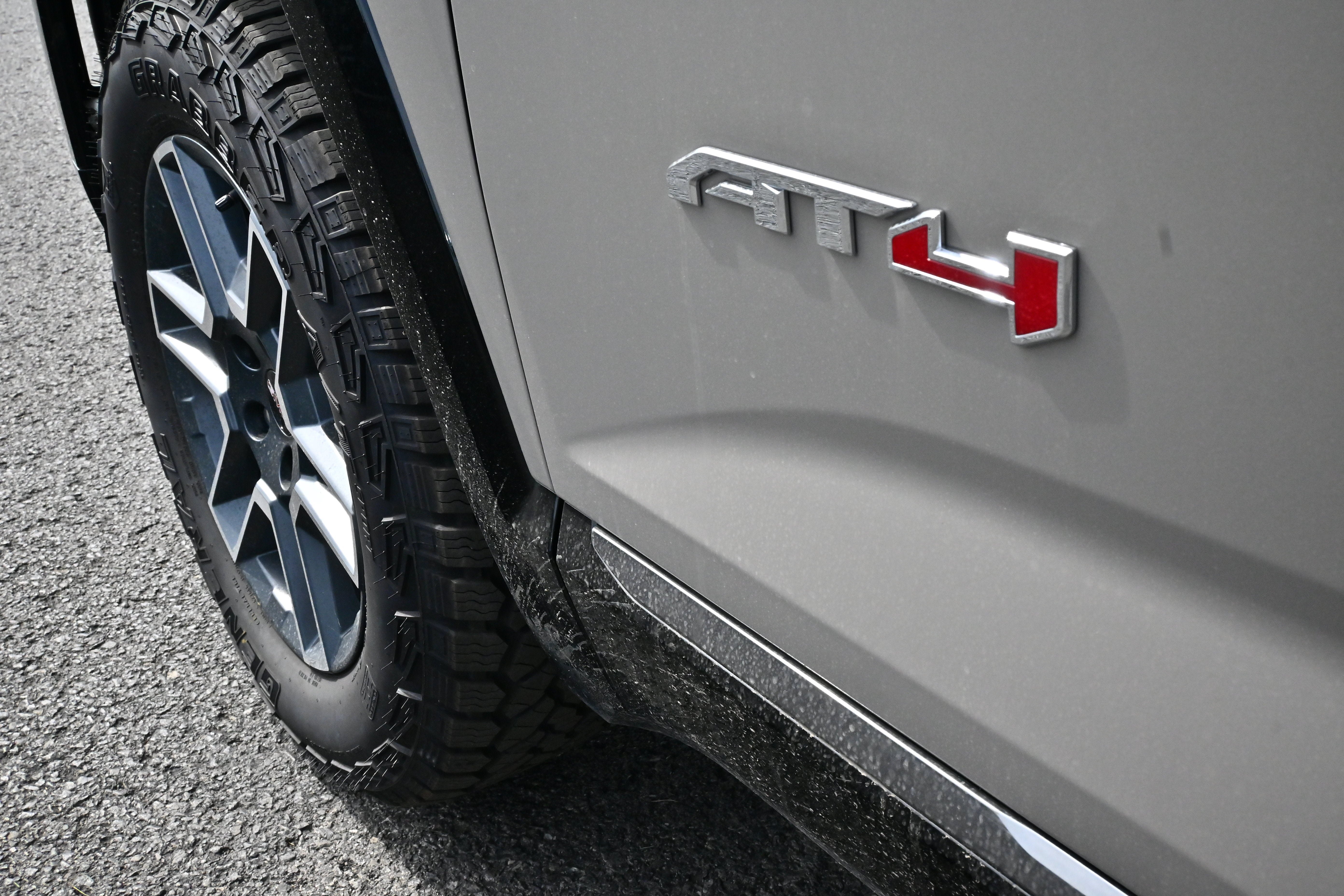 New 2027 GMC Terrain AT4 w/ Technology Package II AWD/4WD image 12