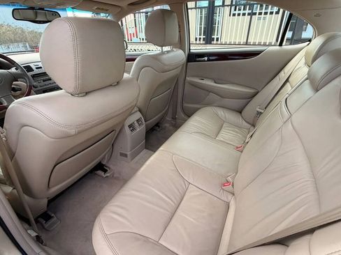 Used 2002 Lexus ES 330 w/ Premium Pkg FWD image 17