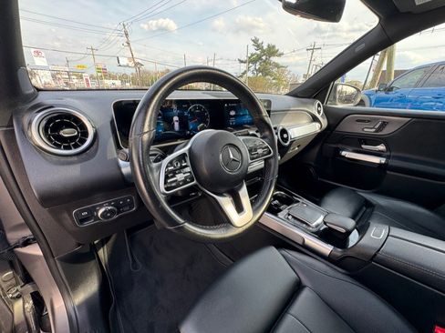 Used 2021 Mercedes-Benz GLB 250 4MATIC image 23