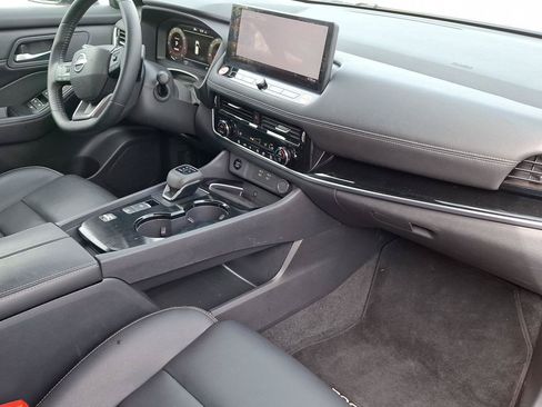 Used 2026 Nissan Rogue SL FWD image 11