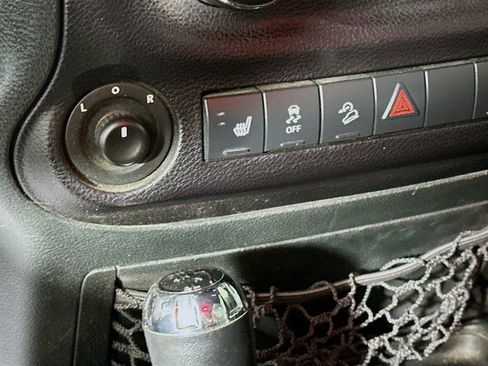 Used 2018 Jeep Wrangler Unlimited Sport AWD/4WD image 25