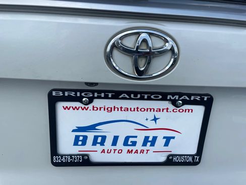 Used 2019 Toyota RAV4 Limited w/ Advanced Technology Package FWD image 5