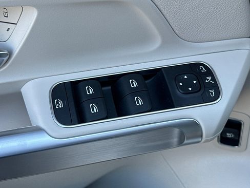 Certified 2022 Mercedes-Benz GLB 250 image 25