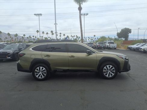 Used 2024 Subaru Outback Premium AWD/4WD image 9