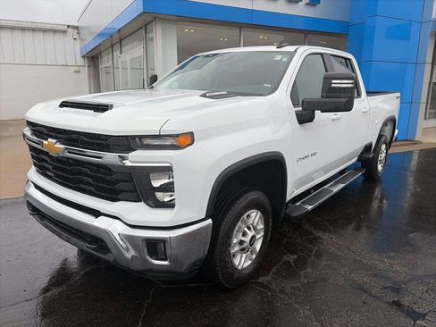 Used 2025 Chevrolet Silverado 2500 LT w/ Convenience Package AWD/4WD image 3