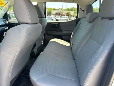 Used 2020 Toyota Tacoma SR AWD/4WD image 11