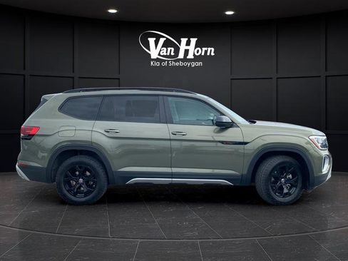 Used 2024 Volkswagen Atlas Peak Edition SE AWD/4WD image 8