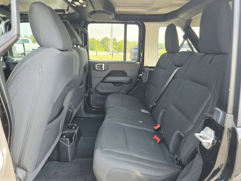 Used 2020 Jeep Wrangler Unlimited Sahara AWD/4WD image 13