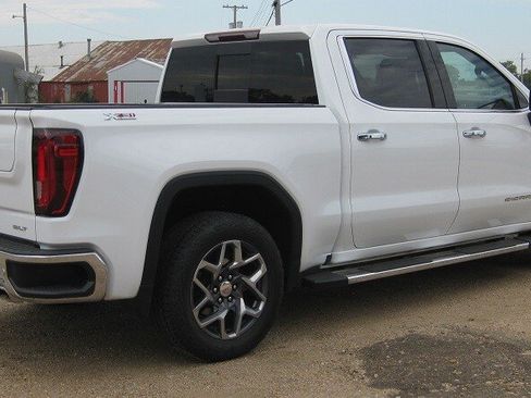 Used 2022 GMC Sierra 1500 SLT w/ SLT Premium Plus Package AWD/4WD image 3