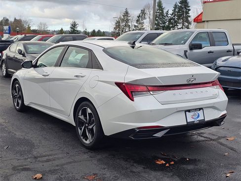 Certified 2021 Hyundai Elantra Limited w/ Cargo Package image 5