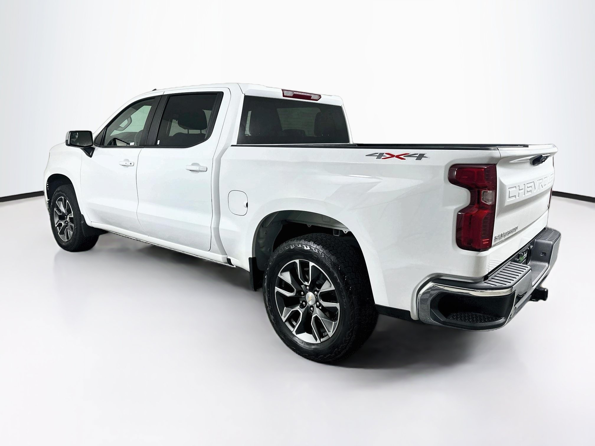 Used 2024 Chevrolet Silverado 1500 LT AWD/4WD image 5