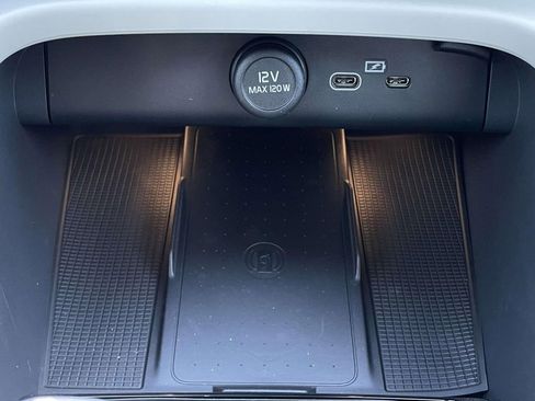 New 2026 Volvo XC40 B5 Plus w/ Protection Package Premier image 20