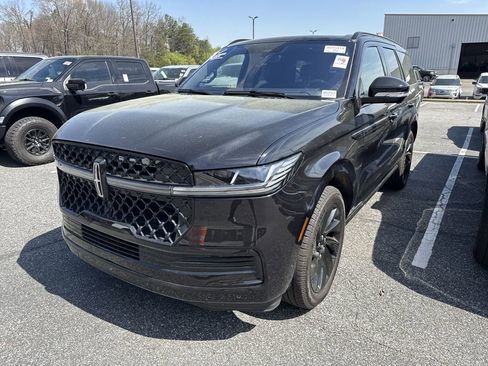Used 2025 Lincoln Navigator Reserve w/ Jet Appearance Package image 6