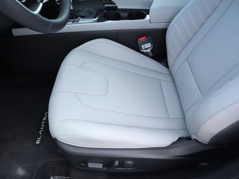 New 2026 Hyundai Elantra Limited FWD image 12