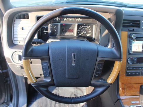 Used 2014 Lincoln Navigator 2WD w/ Equipment Group 101A image 20