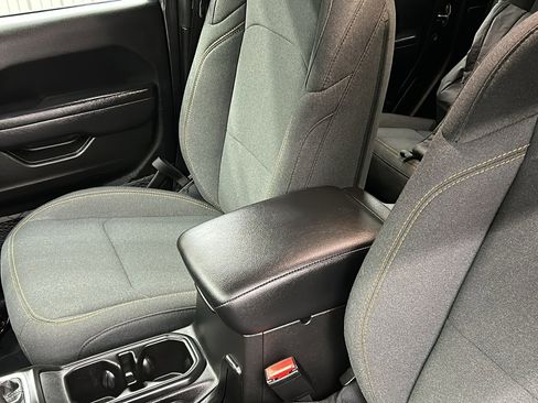 Used 2024 Jeep Gladiator Willys image 27