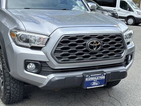 Used 2020 Toyota Tacoma TRD Off-Road w/ Technology Package image 9