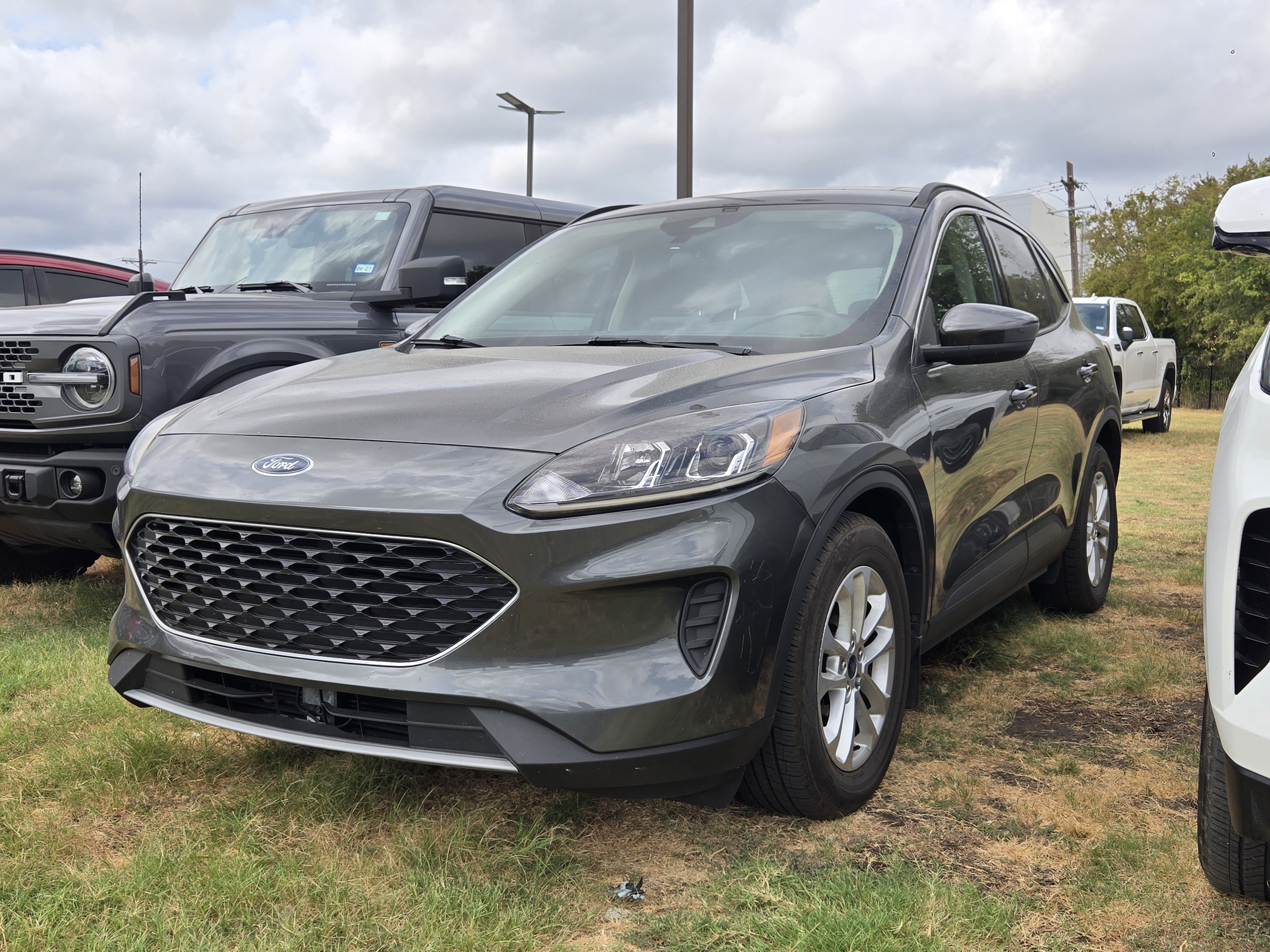 Used 2020 Ford Escape SE FWD image 3