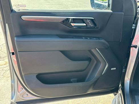 Used 2025 Chevrolet Suburban RST w/ RST Capability Package AWD/4WD image 11